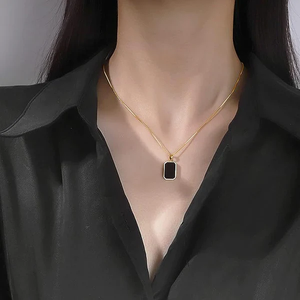 Bijoux géométriques carrés noirs longs en alliage de zinc - Product Image 2