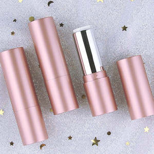 Tube de rouge à lèvres cylindrique en plastique vide noir/or rose pour femmes, emballage de baume à lèvres, haute qualité, moulage par injection, estampé à chaud - Product Image 1