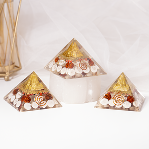 Vente en gros de pyramides de chakra Orgone Gomati avec pointes de cristal pour la méditation, la guérison et la décoration - Product Image 3