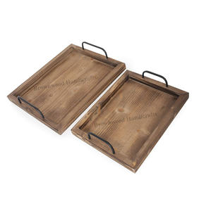 Juego de 2 bandejas de madera de pino macizo para servir, bandejas de madera hechas a mano con asas de metal, calidad superior para restaurantes y hoteles - Product Image 1