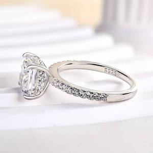 Bague de fiançailles en moissanite taille princesse de 8 mm, bande pavée, plaquée or blanc, bijoux de mariée solitaire raffinés - Product Image 3