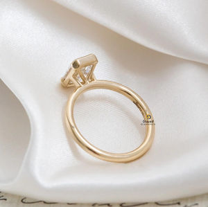 Anillo de compromiso solitario de oro amarillo sólido de 10K para mujer Moissanite medio bisel corte radiante VVs D diamante incoloro - Product Image 3