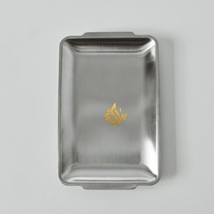 Plateau de service alimentaire en métal avec bords incurvés Plateau en acier inoxydable de conception standard pour la maison et le restaurant Couleur argentée de qualité supérieure - Product Image 4