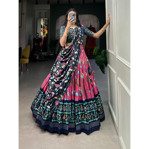 FashionHarbour Tussar Soie Lehenga Shibori Imprimer Zari Tissage Bordure pour Festive Wedding Wear Party Wear Choli Inclus - Product Image 1