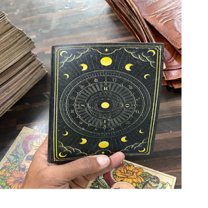 Revues en cuir imprimées sur mesure phases de lune disponibles en différents modèles et couleurs pour la revente - Product Image 1