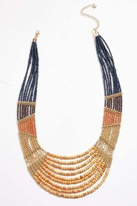 Shimmer sur mesure dans le style avec notre collier superposé de perles de verre délicatement conçu pour un rayonnant élégant et sans effort - Product Image 2