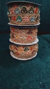 Encaje bordado floral colorido vibrante con diseño intrincado para moda, artesanía y decoración del hogar - Product Image 5