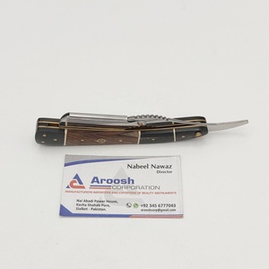 Vente en gros Rasoir Pliant Manuel Professionnel avec Logo Personnalisé Manche en Bois en Acier Durable pour le Rasage du Visage et du Corps - Product Image 4