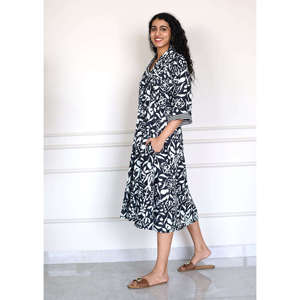 Robe longue en coton noir Mystic Garden pour femme, style gothique élégant et décontracté avec fermeture éclair - Product Image 3