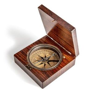 Brújula Náutica Metálica Elegante con Aguja Funcional y Carcasa Protectora para Viajes Marítimos o de Senderismo - Product Image 5