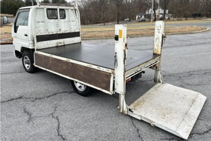 PRÊT À CONDUIRE - VÉHICULE D'OCCASION À VOLANT À GAUCHE |   Conduite à droite |   TOYOTA HIACE DIESEL 4×4 5 VITESSES 1996 - Product Image 3