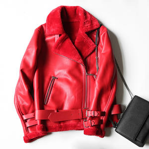 Veste en cuir végétalien en peau de mouton surdimensionnée de haute qualité pour femme avec fausse fourrure - Product Image 3