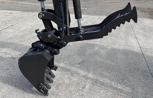 Excavadora UME35 con Motor Kubota de 26 hp, Peso Operativo de 3.9T, con Giro Cero y 6 Accesorios Gratuitos - Product Image 4