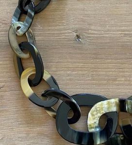 Collar de Cadena de Eslabones de Cuerno de Búfalo Hecho a Mano para Mujer, Estilo Animal, Impermeable, Técnica Pulida, Venta al por Mayor por HF Crafts - Product Image 3