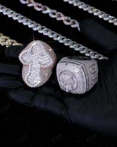 แหวนฮิปฮอปผู้ชายดีไซน์โบราณยอดนิยม ประดับเพชรโมอิสซาไนต์ทรงบาแก็ตต์ ดีไซน์รูปทรงกากบาท  แบบสั่งทำพิเศษ พร้อมใบรับรอง GRA - Product Image 2