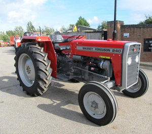 รถแทรกเตอร์ตีนตะขาบ 2x4 MF 240 Massey Ferguson 60 แรงม้า พร้อมเครื่องยนต์ Cummins เกียร์ และปั๊ม สำหรับใช้งานทางการเกษตร - Product Image 2