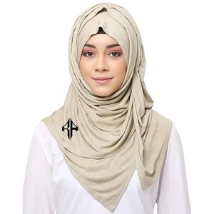 Haute qualité avec le meilleur nouveau design en gros foulards pour femmes 100% soie matériel prix bon marché Logo personnalisé par RIVIAN ATLANTIC - Product Image 1