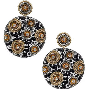 ต่างหูปักลายวงกลมสวยงาม สีดำและสีขาว ทำด้วยมือจากเมล็ดพันธุ์ สำหรับเด็กผู้หญิง จากประเทศอินเดีย - Product Image 1