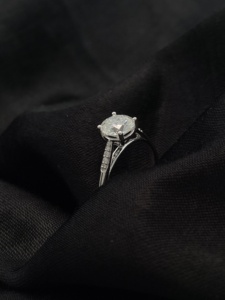 Diamante natural redondo de 2 quilates y Diamante cultivado en laboratorio Cvd anillo de lujo de boda de oro amarillo para mujer - Product Image 2