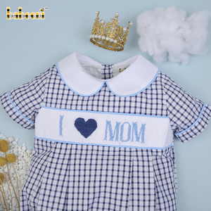 บาบีนี ฉันรักแม่ เสื้อผ้าเด็กผู้ชายฤดูหนาวแบบหรูหรา ติดกระดุม แต่งสม็อค ทรงบับเบิ้ล ODM ผลิตตามแบบเดียวกับที่สั่งทำ ผ้าสแปนเด็กซ์/คอตตอน สีกรมท่า ลายตารางหน้าต่าง ผ้าลายเปลวไฟ - Product Image 3