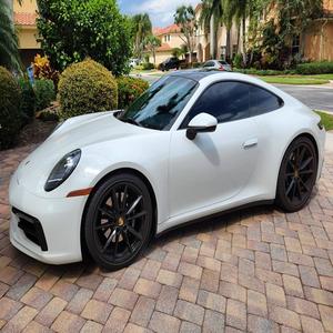 2021 911 Carrera S Coupé, boîte manuelle 7 vitesses, pack SportDesign, peu modifié, appartenant à un propriétaire de Floride - Product Image 1