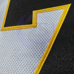 2025 couleur blanche bon fournisseur taux de gros conception unique vêtements de sport adultes 100% polyester chemises et hauts de hockey sur glace - Product Image 4