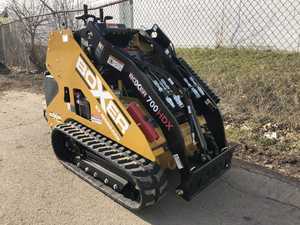 Minicargadora de orugas Boxer 700HDX amarilla con motor de gasolina, compacta, para construcción agrícola - Product Image 1