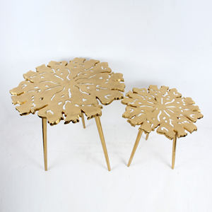 Ensemble de 2 tables d'appoint en aluminium plaqué or de conception attrayante pour la décoration de la chambre Table d'appoint pour la maison - Product Image 1