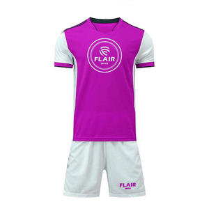 Kits de football personnalisés de haute qualité pour hommes, maillot de football à la mode avec impression par sublimation, service OEM pour nom, logo, style supérieur - Product Image 4