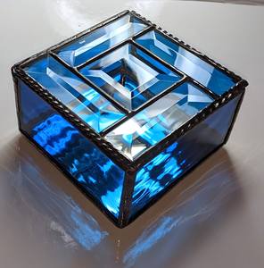 Elegantes cajas de anillos de vidrio de forma cuadrada hechas con metal y Vidrio colorido para organizadores de joyería, regalos de compromiso de boda - Product Image 1