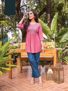 Sous-tissu rayonne court Kurti de la collection Style Broderie Concept en vente en ligne - Product Image 5