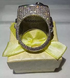 Anillo de moissanita auténtica de corte 3Ct exquisito chapado en oro blanco de 14 quilates, anillo de hombre de calidad Premium con letras personalizables - Product Image 2