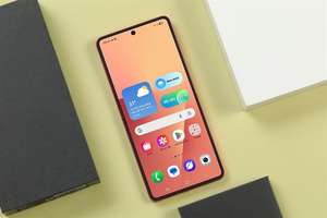 Vente en gros de smartphones Samsung Galaxy Z Flip7 5G 12 Go/256 Go, version internationale débloquée 5G, originaux - Product Image 3