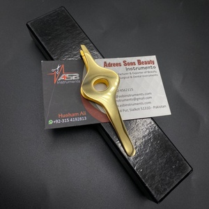 Pinzas para cejas profesionales sostenibles de acero inoxidable con agarre ancho y chapado en oro Pinzas para cejas inclinadas con logotipo personalizado con punta puntiaguda - Product Image 1