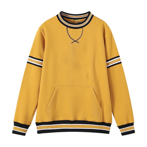 Alpha Gold Stripe Crest Chenille Sudadera de cuello redondo con bordado de manga completa Ropa de fraternidad de invierno para hombres y mujeres - Product Image 3