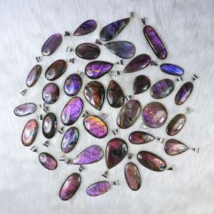 เครื่องประดับจี้แบบฝาใช้ได้ทั้งชายและหญิงที่มีคุณภาพดีเยี่ยมอัญมณีลาบราดอไรต์สีม่วงสวยงามขายปลีก unisex BEZEL - Product Image 5