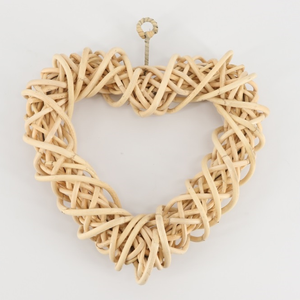 Ornamento de corazón de diseño único, adornos de ratán hechos a mano, acentos decorativos bohemios para el hogar, jardín y vacaciones - Product Image 1