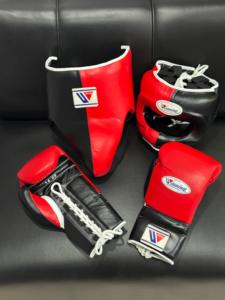 2025 venta al por mayor Fabricación de fábrica de calidad superior cuero de vaca genuino listo para enviar lucha conjunto de boxeo ganador rojo y negro - Product Image 2