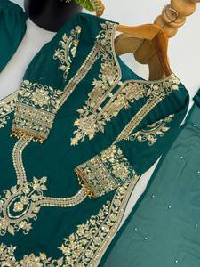 Ensemble Salwar Kameez de créateur prêt-à-porter, très demandé, pour femmes, tenue ethnique adulte indienne et pakistanaise pour mariage et fête - Product Image 4