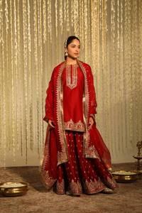 Lujo señoras indio étnico traje diseñador rojo Sharara Kurta con bordado oro bordes estilo Bollywood - Product Image 2