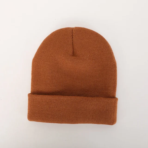 Bonnets unis tricotés brodés unisexes en 60 couleurs Bonnet chaud d'hiver avec logo personnalisé Chapeaux d'hiver chauds à revers en acrylique - Product Image 4