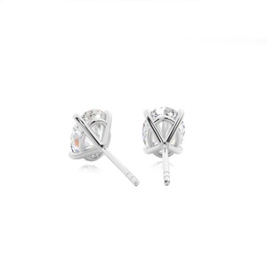 Boucles d'oreilles solitaires en or blanc plaqué 18 carats de luxe Vala Brothers, diamant de laboratoire de 2 carats, taille ovale, couleur E, clarté VS - Product Image 2