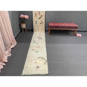 Tapis vintage 1,8 x 13,3 pieds, tapis turc, tapis persan blanc et bleu - Product Image 1