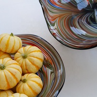 Bixuan Multicolor Swirl Stripe Mondgeblazen Glazen Schaal met Voet, Twee Maten, Zwarte Rand, Fruitplateau, Tafeldecoratie