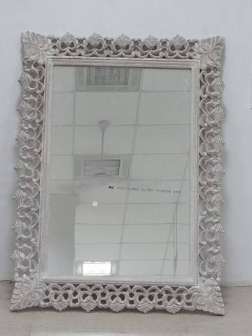 กระจกติดผนัง