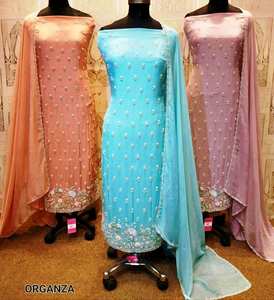 Costumes de fête brodés à la main non cousus de créateur moderne pour femmes fêtes de style traditionnel indien tendance - Product Image 1