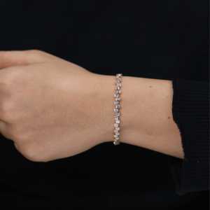 Bracelet tennis unique en diamant de laboratoire émeraude avec sertissage en bélière, argent sterling, 2,42 carats, clarté VS, bijoux de mode - Product Image 5