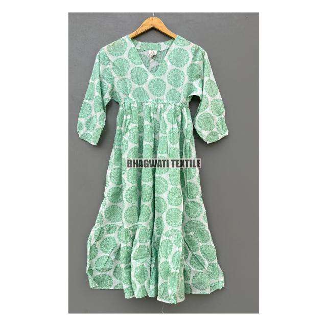 มีสีเขียวขุ่น