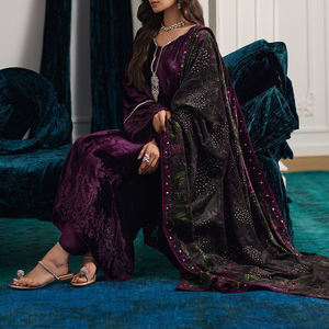 Robe en velours 100% parfaite, broderie personnalisée, service OEM de haute qualité, élégante, personnalisée, pour les fêtes, hiver, réversible - Product Image 2