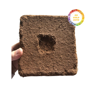 Turba de coco comprimida y secada al sol con bajos niveles de CE, lista para mezclar en medios de invernadero sin suelo - Product Image 1